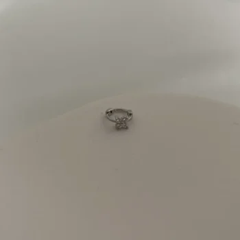 Gümüş Çiçekli Piercing