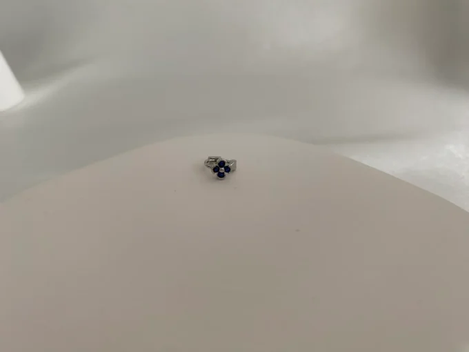 Mavi Çiçekli Piercing